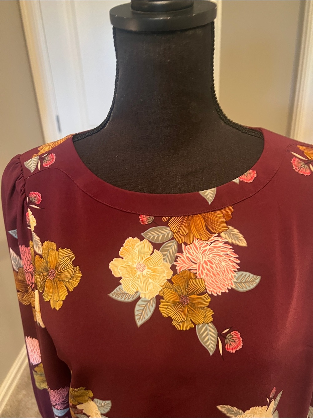 LOFT Burgundy Floral Long-Sleeve Shift Dress Size 8P - Picture 3 of 11